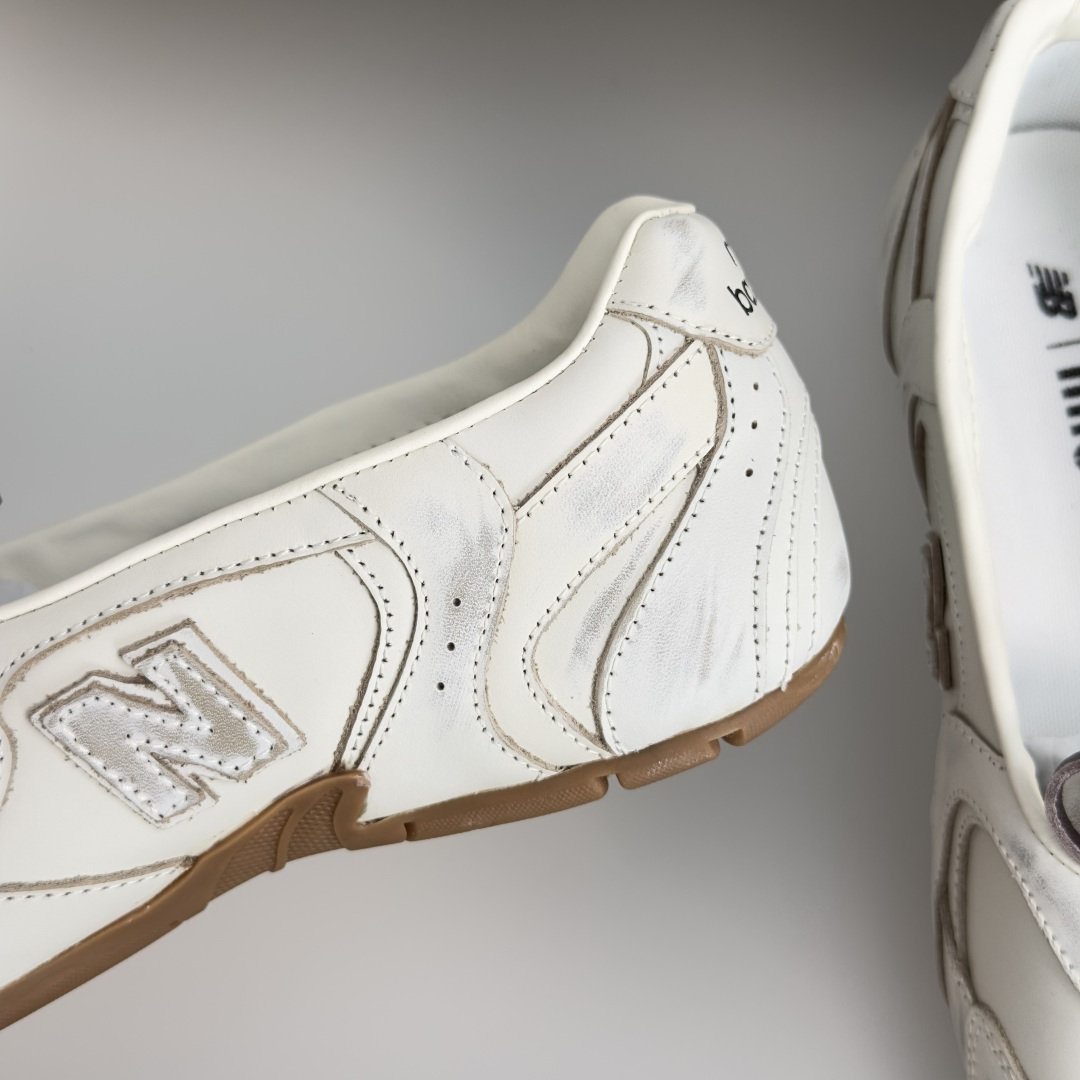 顶级版本:女款 Miu Miu 缪缪× New Balance NB联名款 复古 休闲 芭蕾舞 运动鞋 每一双都像从 v 顶级版本:女款 Miu Miu 缪缪× New Balance NB联名款 复古 休闲 芭蕾舞 运动鞋 每一双都像从 v