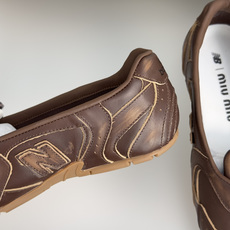 顶级版本:女款 Miu Miu 缪缪× New Balance NB联名款 复古 休闲 芭蕾舞 运动鞋 每一双都像从 v 顶级版本:女款 Miu Miu 缪缪× New Balance NB联名款 复古 休闲 芭蕾舞 运动鞋 每一双都像从 v