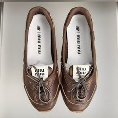 顶级版本:女款 Miu Miu 缪缪× New Balance NB联名款 复古 休闲 芭蕾舞 运动鞋 每一双都像从 v 顶级版本:女款 Miu Miu 缪缪× New Balance NB联名款 复古 休闲 芭蕾舞 运动鞋 每一双都像从 v