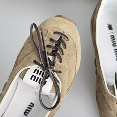 顶级版本:女款 Miu Miu 缪缪× New Balance NB联名款 复古 休闲 芭蕾舞 运动鞋 每一双都像从 v 顶级版本:女款 Miu Miu 缪缪× New Balance NB联名款 复古 休闲 芭蕾舞 运动鞋 每一双都像从 v