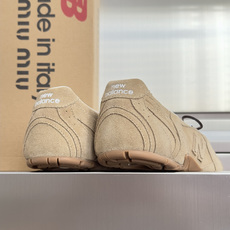 顶级版本:女款 Miu Miu 缪缪× New Balance NB联名款 复古 休闲 芭蕾舞 运动鞋 每一双都像从 v 顶级版本:女款 Miu Miu 缪缪× New Balance NB联名款 复古 休闲 芭蕾舞 运动鞋 每一双都像从 v