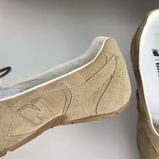 顶级版本:女款 Miu Miu 缪缪× New Balance NB联名款 复古 休闲 芭蕾舞 运动鞋 每一双都像从 v 顶级版本:女款 Miu Miu 缪缪× New Balance NB联名款 复古 休闲 芭蕾舞 运动鞋 每一双都像从 v
