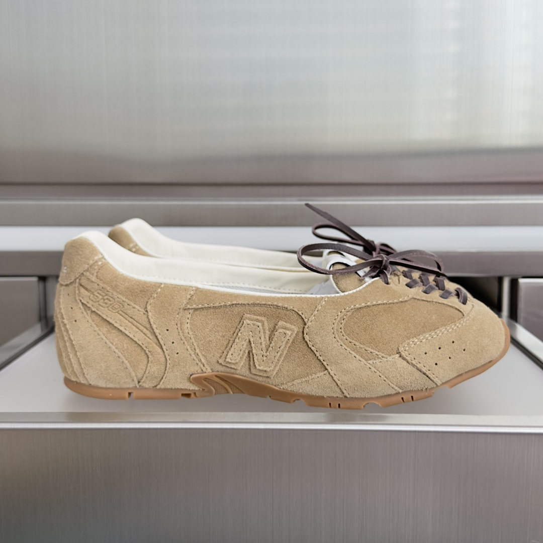 顶级版本：女款 Miu Miu 缪缪× New Balance NB联名款 复古 休闲 芭蕾舞 运动鞋 每一双都像从 v