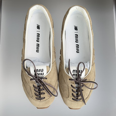 顶级版本:女款 Miu Miu 缪缪× New Balance NB联名款 复古 休闲 芭蕾舞 运动鞋 每一双都像从 v 顶级版本:女款 Miu Miu 缪缪× New Balance NB联名款 复古 休闲 芭蕾舞 运动鞋 每一双都像从 v