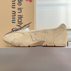 顶级版本:女款 Miu Miu 缪缪× New Balance NB联名款 复古 休闲 芭蕾舞 运动鞋 每一双都像从 v 顶级版本:女款 Miu Miu 缪缪× New Balance NB联名款 复古 休闲 芭蕾舞 运动鞋 每一双都像从 v