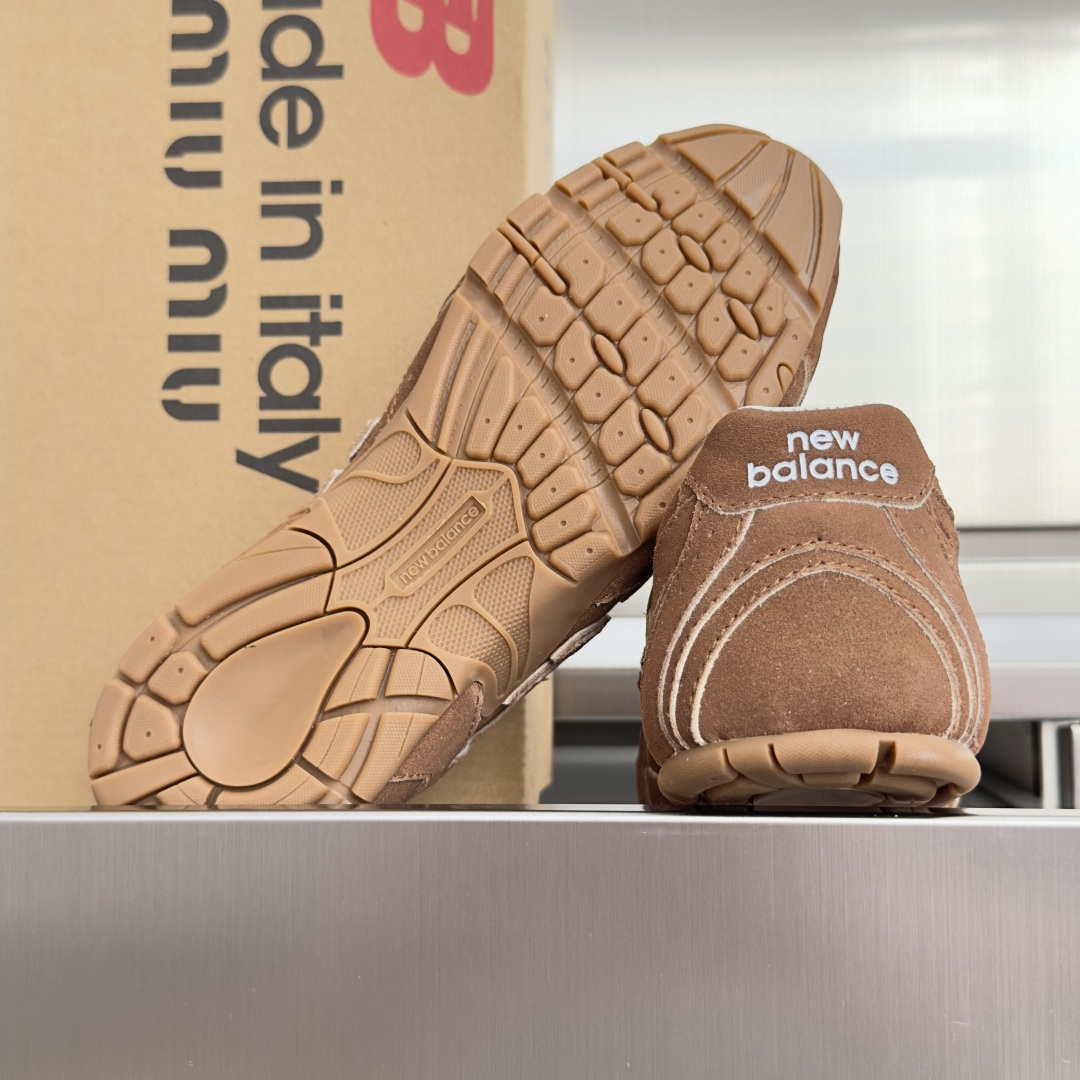 顶级版本：女款 Miu Miu 缪缪× New Balance NB联名款 复古 休闲 芭蕾舞 运动鞋 每一双都像从 v
