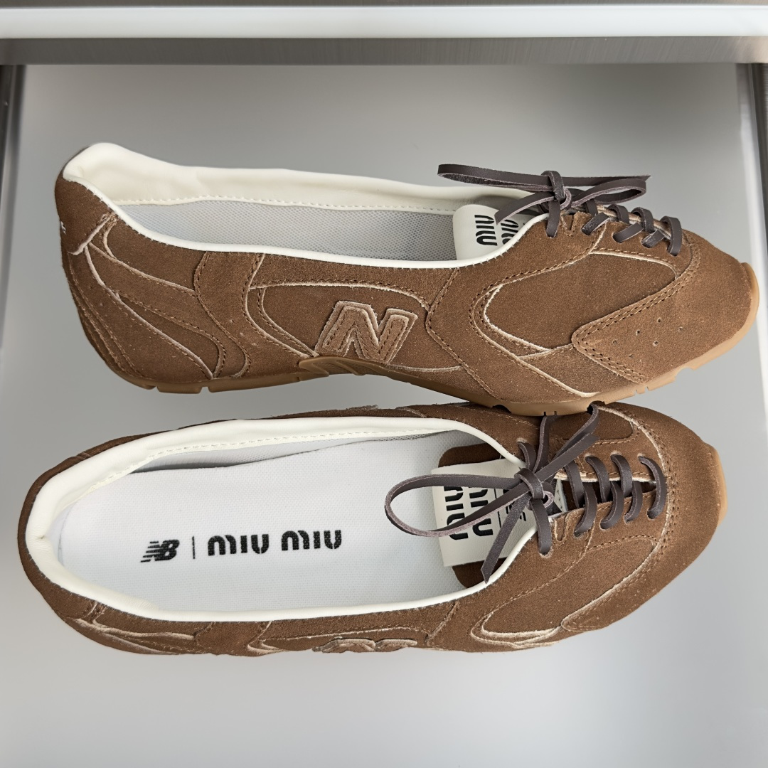顶级版本：女款 Miu Miu 缪缪× New Balance NB联名款 复古 休闲 芭蕾舞 运动鞋 每一双都像从 v