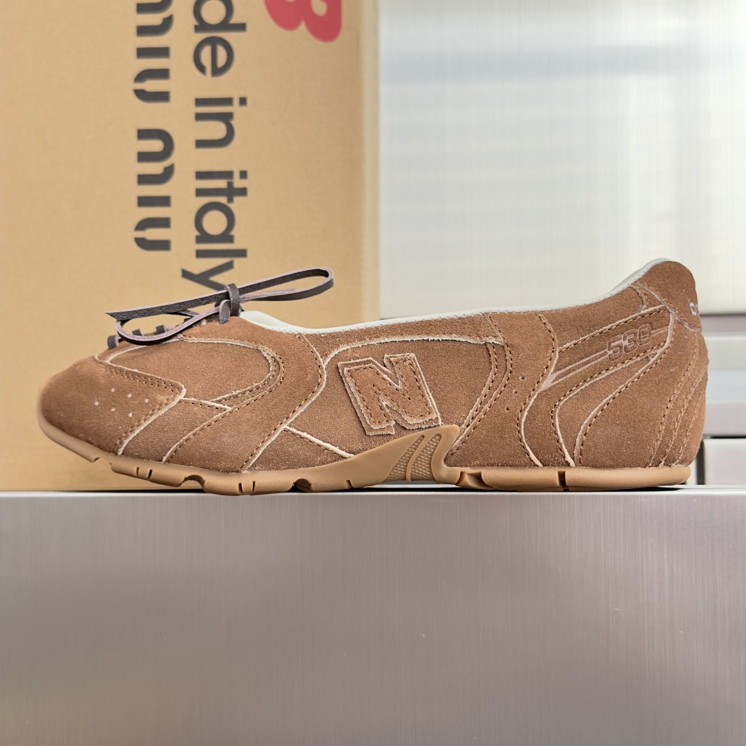 顶级版本：女款 Miu Miu 缪缪× New Balance NB联名款 复古 休闲 芭蕾舞 运动鞋 每一双都像从 v