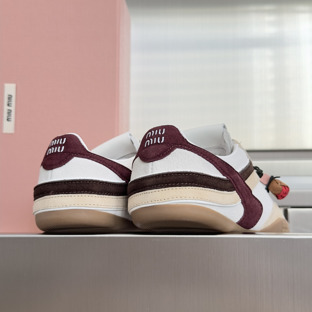 顶级版本:女款 MiuMiu缪缪 最新走秀款Gymnasium系列 拼色 休闲 运动鞋 德训鞋 阿甘鞋 原版购入开发 做 顶级版本:女款 MiuMiu缪缪 最新走秀款Gymnasium系列 拼色 休闲 运动鞋 德训鞋 阿甘鞋 原版购入开发 做