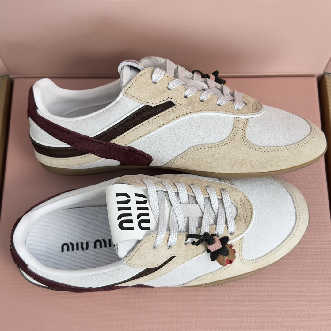 顶级版本:女款 MiuMiu缪缪 最新走秀款Gymnasium系列 拼色 休闲 运动鞋 德训鞋 阿甘鞋 原版购入开发 做 顶级版本:女款 MiuMiu缪缪 最新走秀款Gymnasium系列 拼色 休闲 运动鞋 德训鞋 阿甘鞋 原版购入开发 做