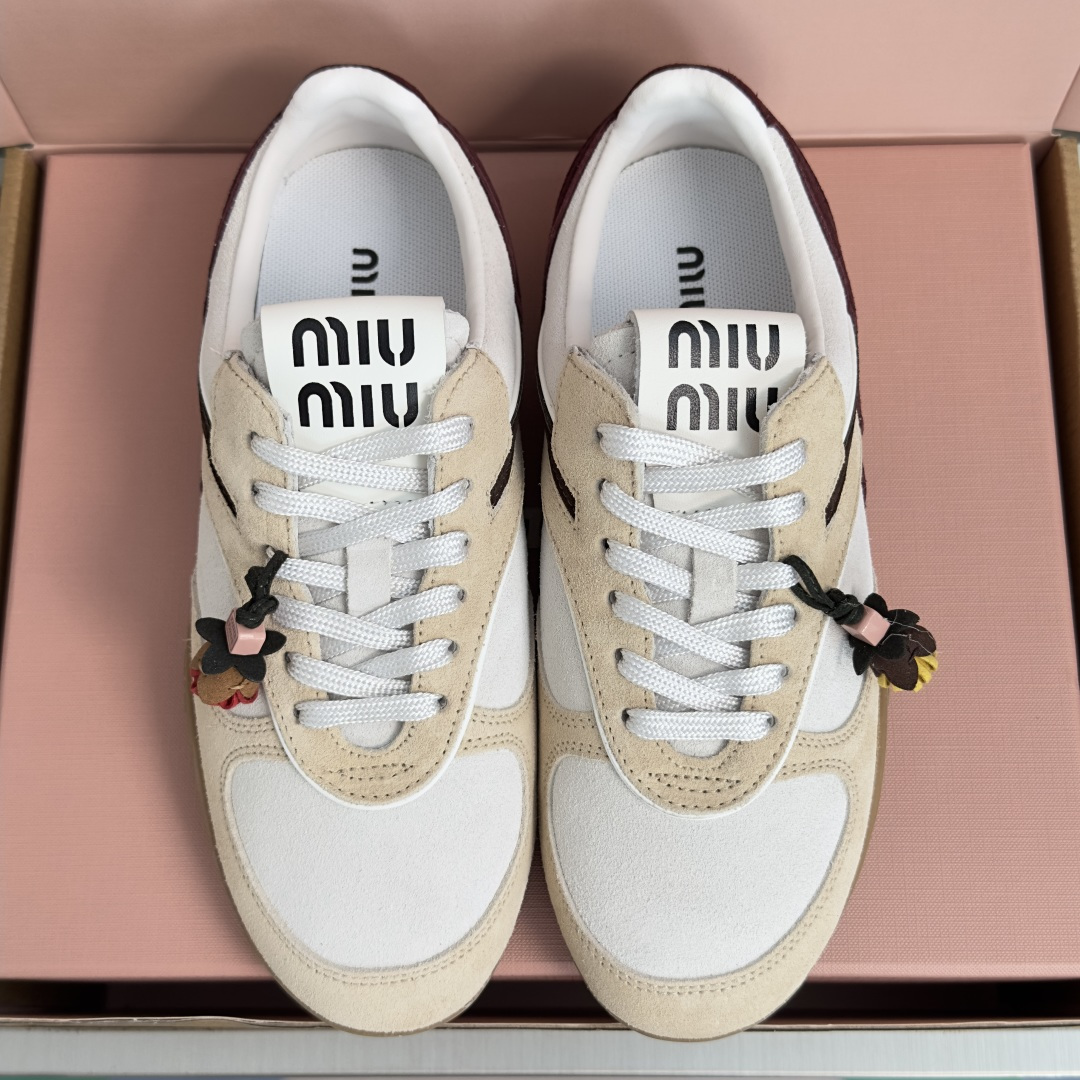 顶级版本:女款 MiuMiu缪缪 最新走秀款Gymnasium系列 拼色 休闲 运动鞋 德训鞋 阿甘鞋 原版购入开发 做 顶级版本:女款 MiuMiu缪缪 最新走秀款Gymnasium系列 拼色 休闲 运动鞋 德训鞋 阿甘鞋 原版购入开发 做