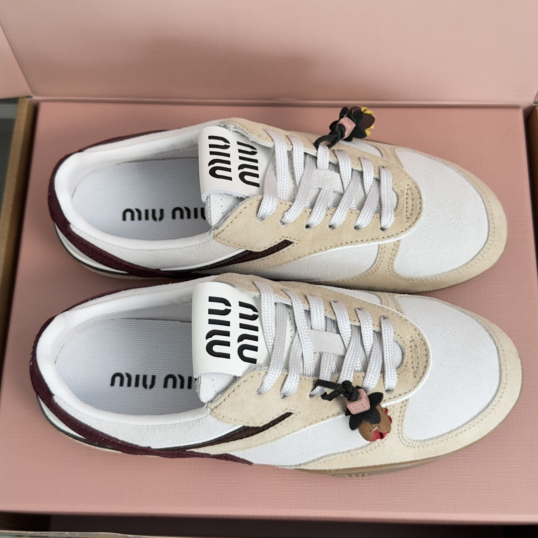顶级版本:女款 MiuMiu缪缪 最新走秀款Gymnasium系列 拼色 休闲 运动鞋 德训鞋 阿甘鞋 原版购入开发 做 顶级版本:女款 MiuMiu缪缪 最新走秀款Gymnasium系列 拼色 休闲 运动鞋 德训鞋 阿甘鞋 原版购入开发 做