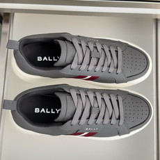 顶级版本:男款 Bally巴利 厚底 一脚蹬 休闲 小白鞋 运动鞋 经典纯白皮革鞋面,细腻柔润,自带低调高级 BALLY 顶级版本:男款 Bally巴利 厚底 一脚蹬 休闲 小白鞋 运动鞋 经典纯白皮革鞋面,细腻柔润,自带低调高级 BALLY