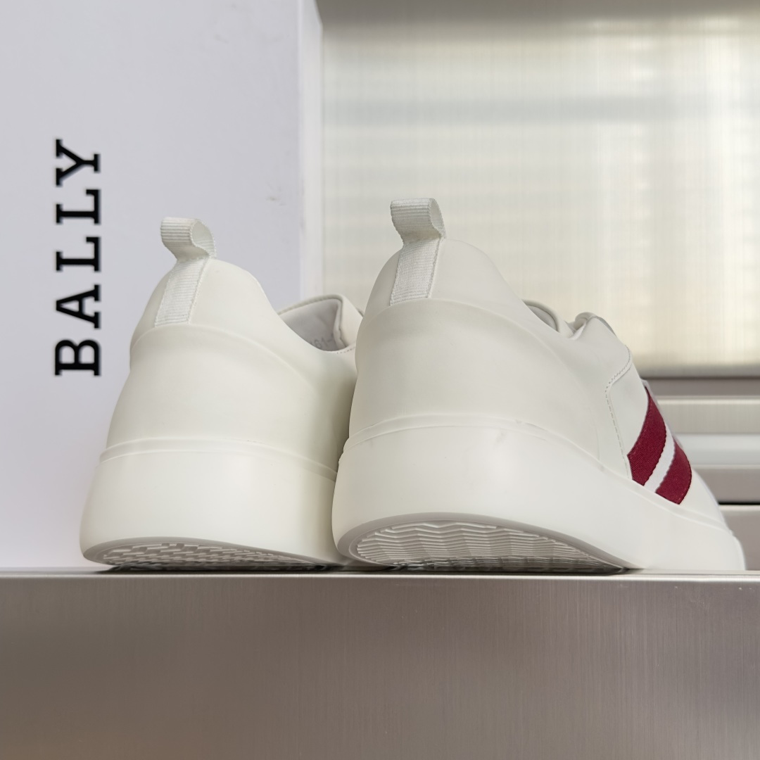 顶级版本:男款 Bally巴利 厚底 一脚蹬 休闲 小白鞋 运动鞋 经典纯白皮革鞋面,细腻柔润,自带低调高级 BALLY 顶级版本:男款 Bally巴利 厚底 一脚蹬 休闲 小白鞋 运动鞋 经典纯白皮革鞋面,细腻柔润,自带低调高级 BALLY