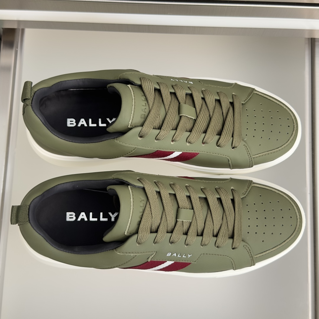 顶级版本:男款 Bally巴利 厚底 一脚蹬 休闲 小白鞋 运动鞋 经典纯白皮革鞋面,细腻柔润,自带低调高级 BALLY 顶级版本:男款 Bally巴利 厚底 一脚蹬 休闲 小白鞋 运动鞋 经典纯白皮革鞋面,细腻柔润,自带低调高级 BALLY