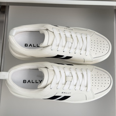 顶级版本:男款 Bally巴利 厚底 一脚蹬 休闲 小白鞋 运动鞋 经典纯白皮革鞋面,细腻柔润,自带低调高级 BALLY 顶级版本:男款 Bally巴利 厚底 一脚蹬 休闲 小白鞋 运动鞋 经典纯白皮革鞋面,细腻柔润,自带低调高级 BALLY