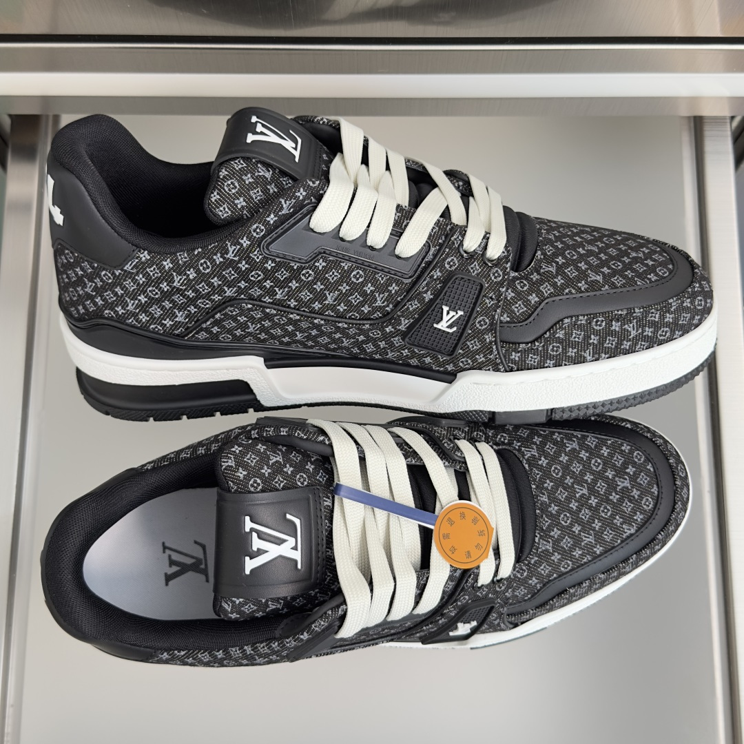 顶级版本:男款 LV Trainer路易威登 驴牌 L家 情侣款 休闲 运动鞋 滑板鞋 本款 LV Trainer 运动 顶级版本:男款 LV Trainer路易威登 驴牌 L家 情侣款 休闲 运动鞋 滑板鞋 本款 LV Trainer 运动