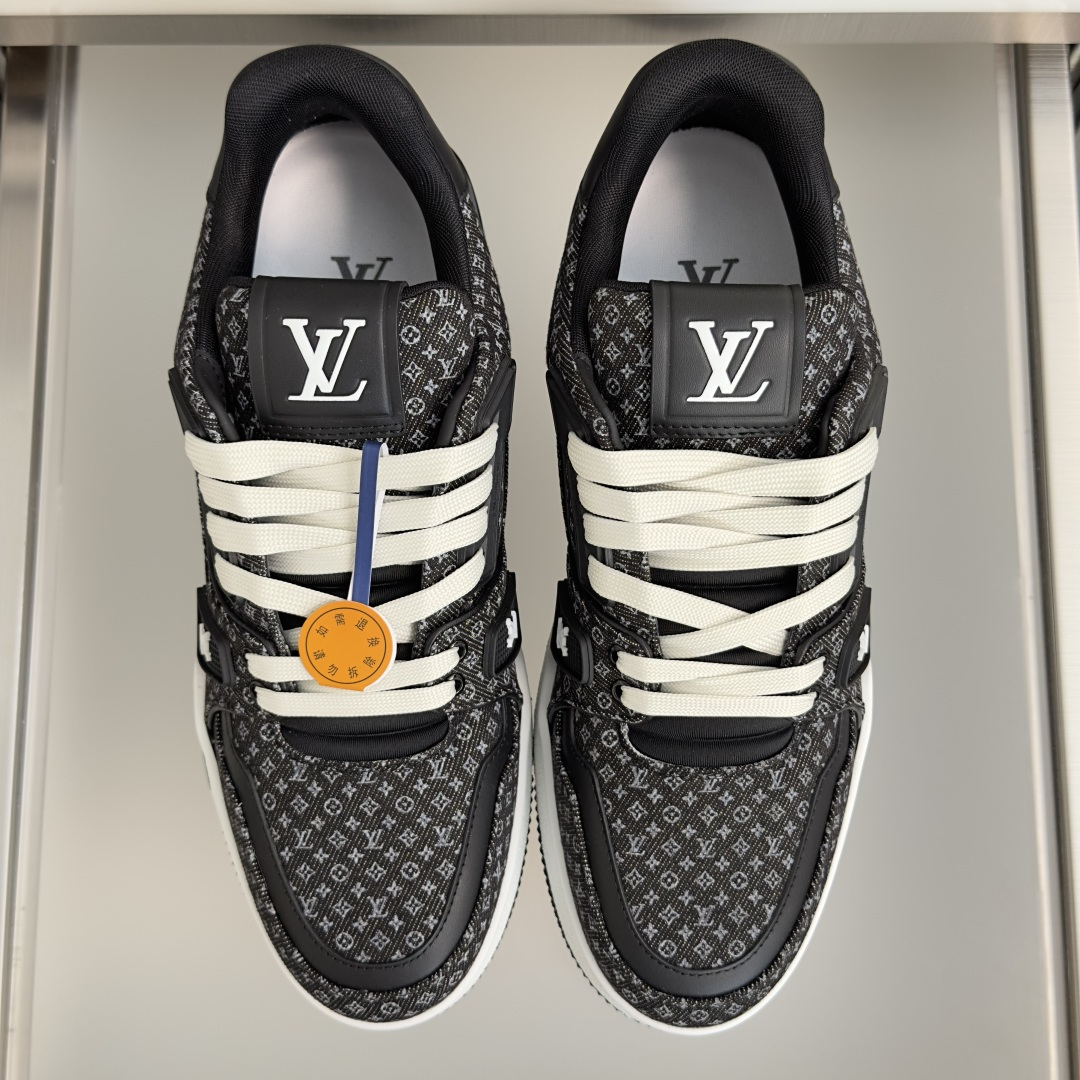 顶级版本:男款 LV Trainer路易威登 驴牌 L家 情侣款 休闲 运动鞋 滑板鞋 本款 LV Trainer 运动 顶级版本:男款 LV Trainer路易威登 驴牌 L家 情侣款 休闲 运动鞋 滑板鞋 本款 LV Trainer 运动
