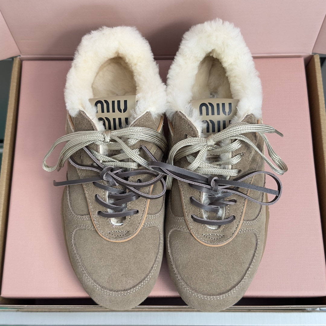 顶级版本:女款 MiuMiu缪缪 最新走秀款Gymnasium系列 拼色 休闲 运动鞋 德训鞋 阿甘鞋 原版购入开发 做 顶级版本:女款 MiuMiu缪缪 最新走秀款Gymnasium系列 拼色 休闲 运动鞋 德训鞋 阿甘鞋 原版购入开发 做
