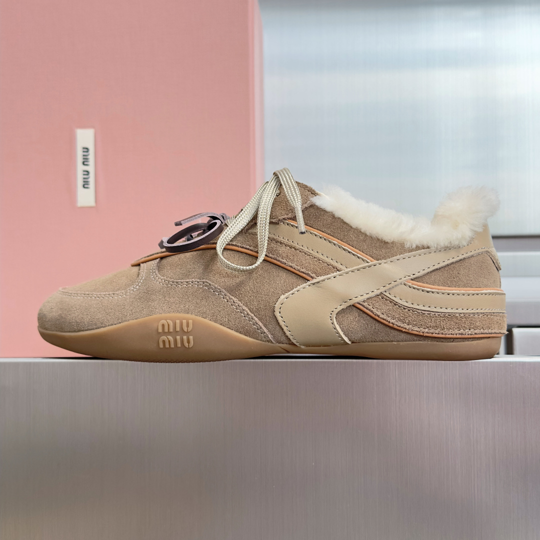 顶级版本:女款 MiuMiu缪缪 最新走秀款Gymnasium系列 拼色 休闲 运动鞋 德训鞋 阿甘鞋 原版购入开发 做 顶级版本:女款 MiuMiu缪缪 最新走秀款Gymnasium系列 拼色 休闲 运动鞋 德训鞋 阿甘鞋 原版购入开发 做
