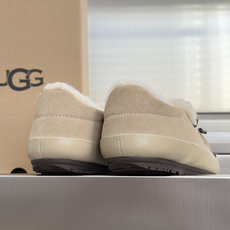 顶级版本:女款 UGG 最新款 毛毛 厚底 德训鞋 阿甘鞋 休闲鞋 把我拿捏住了谁能拒绝冬天的毛绒绒啊!!软乎乎的设计 顶级版本:女款 UGG 最新款 毛毛 厚底 德训鞋 阿甘鞋 休闲鞋 把我拿捏住了谁能拒绝冬天的毛绒绒啊!!软乎乎的设计