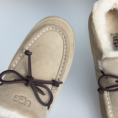 顶级版本:女款 UGG 最新款 毛毛 厚底 德训鞋 阿甘鞋 休闲鞋 把我拿捏住了谁能拒绝冬天的毛绒绒啊!!软乎乎的设计 顶级版本:女款 UGG 最新款 毛毛 厚底 德训鞋 阿甘鞋 休闲鞋 把我拿捏住了谁能拒绝冬天的毛绒绒啊!!软乎乎的设计