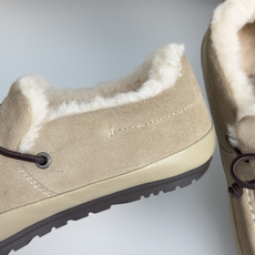 顶级版本:女款 UGG 最新款 毛毛 厚底 德训鞋 阿甘鞋 休闲鞋 把我拿捏住了谁能拒绝冬天的毛绒绒啊!!软乎乎的设计 顶级版本:女款 UGG 最新款 毛毛 厚底 德训鞋 阿甘鞋 休闲鞋 把我拿捏住了谁能拒绝冬天的毛绒绒啊!!软乎乎的设计