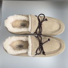顶级版本:女款 UGG 最新款 毛毛 厚底 德训鞋 阿甘鞋 休闲鞋 把我拿捏住了谁能拒绝冬天的毛绒绒啊!!软乎乎的设计 顶级版本:女款 UGG 最新款 毛毛 厚底 德训鞋 阿甘鞋 休闲鞋 把我拿捏住了谁能拒绝冬天的毛绒绒啊!!软乎乎的设计