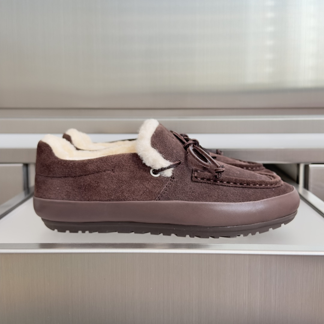 顶级版本:女款 UGG 最新款 毛毛 厚底 德训鞋 阿甘鞋 休闲鞋 把我拿捏住了谁能拒绝冬天的毛绒绒啊!!软乎乎的设计 顶级版本:女款 UGG 最新款 毛毛 厚底 德训鞋 阿甘鞋 休闲鞋 把我拿捏住了谁能拒绝冬天的毛绒绒啊!!软乎乎的设计