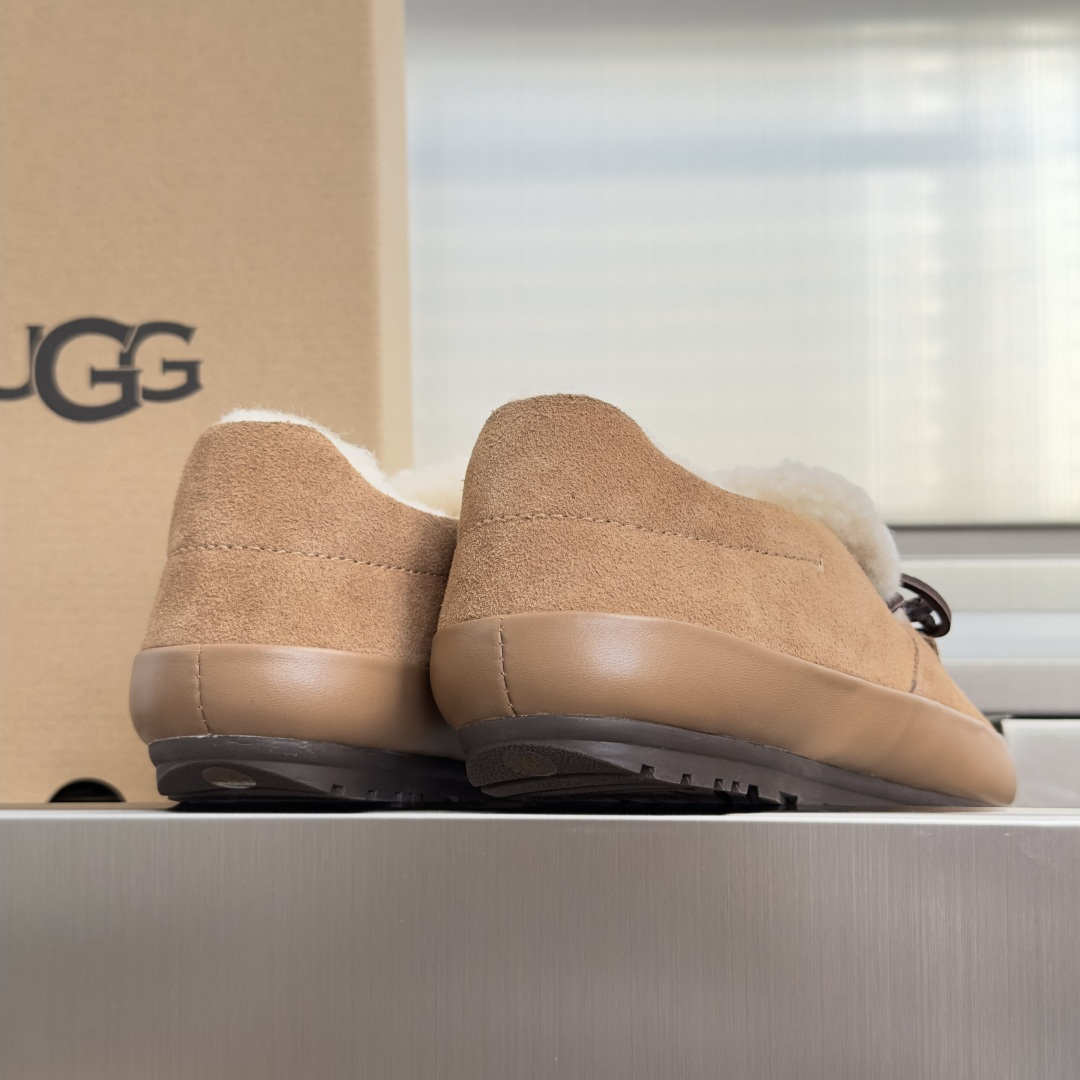 顶级版本：女款 UGG 最新款 毛毛 厚底 德训鞋  阿甘鞋 休闲鞋 把我拿捏住了谁能拒绝冬天的毛绒绒啊!!软乎乎的设计