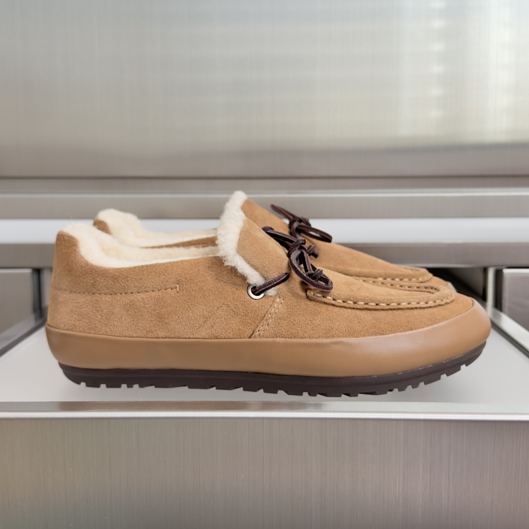 顶级版本:女款 UGG 最新款 毛毛 厚底 德训鞋 阿甘鞋 休闲鞋 把我拿捏住了谁能拒绝冬天的毛绒绒啊!!软乎乎的设计 顶级版本:女款 UGG 最新款 毛毛 厚底 德训鞋 阿甘鞋 休闲鞋 把我拿捏住了谁能拒绝冬天的毛绒绒啊!!软乎乎的设计