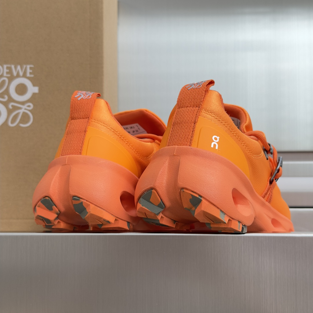 顶级版本：情侣款 LOEWE x On Cloudsolo 罗意威/昂跑 联名合作款 休闲 运动鞋 情侣款 跑鞋 聚酯纤