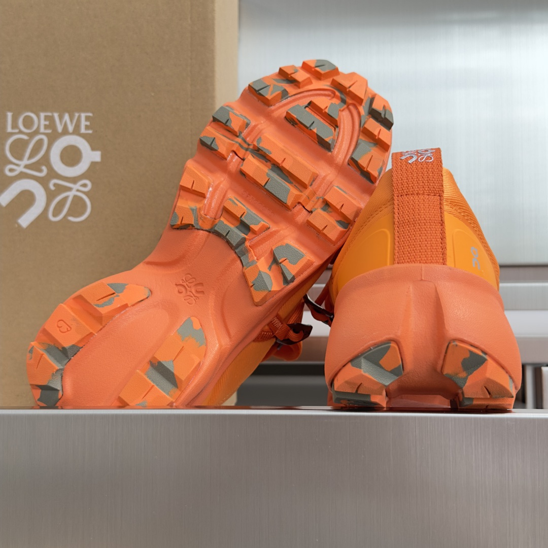 顶级版本：情侣款 LOEWE x On Cloudsolo 罗意威/昂跑 联名合作款 休闲 运动鞋 情侣款 跑鞋 聚酯纤