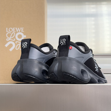 顶级版本:情侣款 LOEWE x On Cloudsolo 罗意威/昂跑 联名合作款 休闲 运动鞋 情侣款 跑鞋 聚酯纤 顶级版本:情侣款 LOEWE x On Cloudsolo 罗意威/昂跑 联名合作款 休闲 运动鞋 情侣款 跑鞋 聚酯纤
