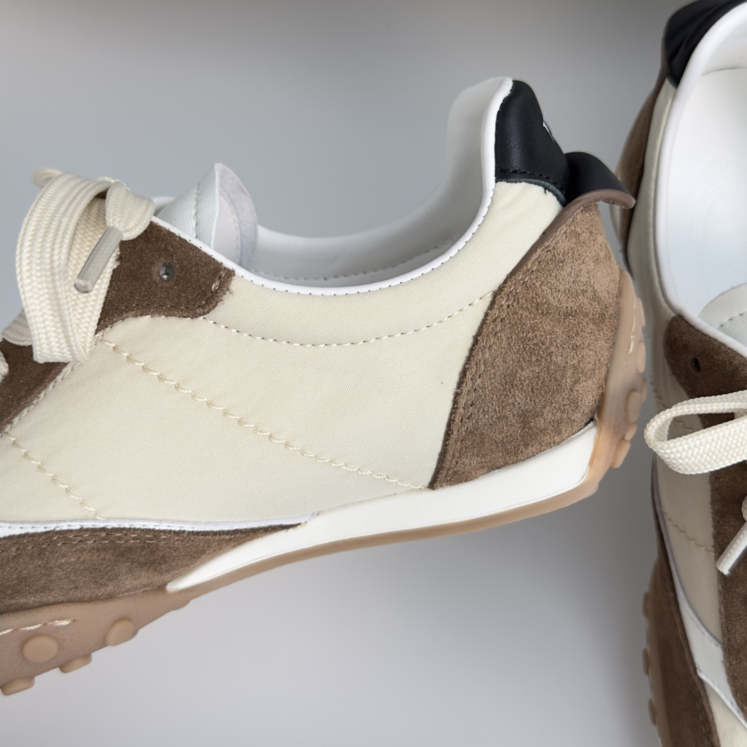 TOD'S托德斯 最新款 情侣款 厚底 德训鞋 拼接 休闲 运动鞋 本款运动休闲鞋采用纳帕皮革和绒面皮革制成,鞋面线条柔 TOD'S托德斯 最新款 情侣款 厚底 德训鞋 拼接 休闲 运动鞋 本款运动休闲鞋采用纳帕皮革和绒面皮革制成,鞋面线条柔