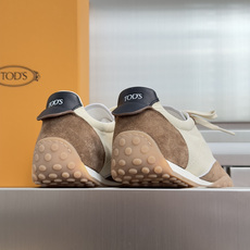 TOD'S托德斯 最新款 情侣款 厚底 德训鞋 拼接 休闲 运动鞋 本款运动休闲鞋采用纳帕皮革和绒面皮革制成,鞋面线条柔 TOD'S托德斯 最新款 情侣款 厚底 德训鞋 拼接 休闲 运动鞋 本款运动休闲鞋采用纳帕皮革和绒面皮革制成,鞋面线条柔