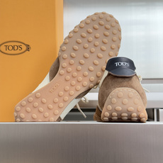 TOD'S托德斯 最新款 情侣款 厚底 德训鞋 拼接 休闲 运动鞋 本款运动休闲鞋采用纳帕皮革和绒面皮革制成,鞋面线条柔 TOD'S托德斯 最新款 情侣款 厚底 德训鞋 拼接 休闲 运动鞋 本款运动休闲鞋采用纳帕皮革和绒面皮革制成,鞋面线条柔