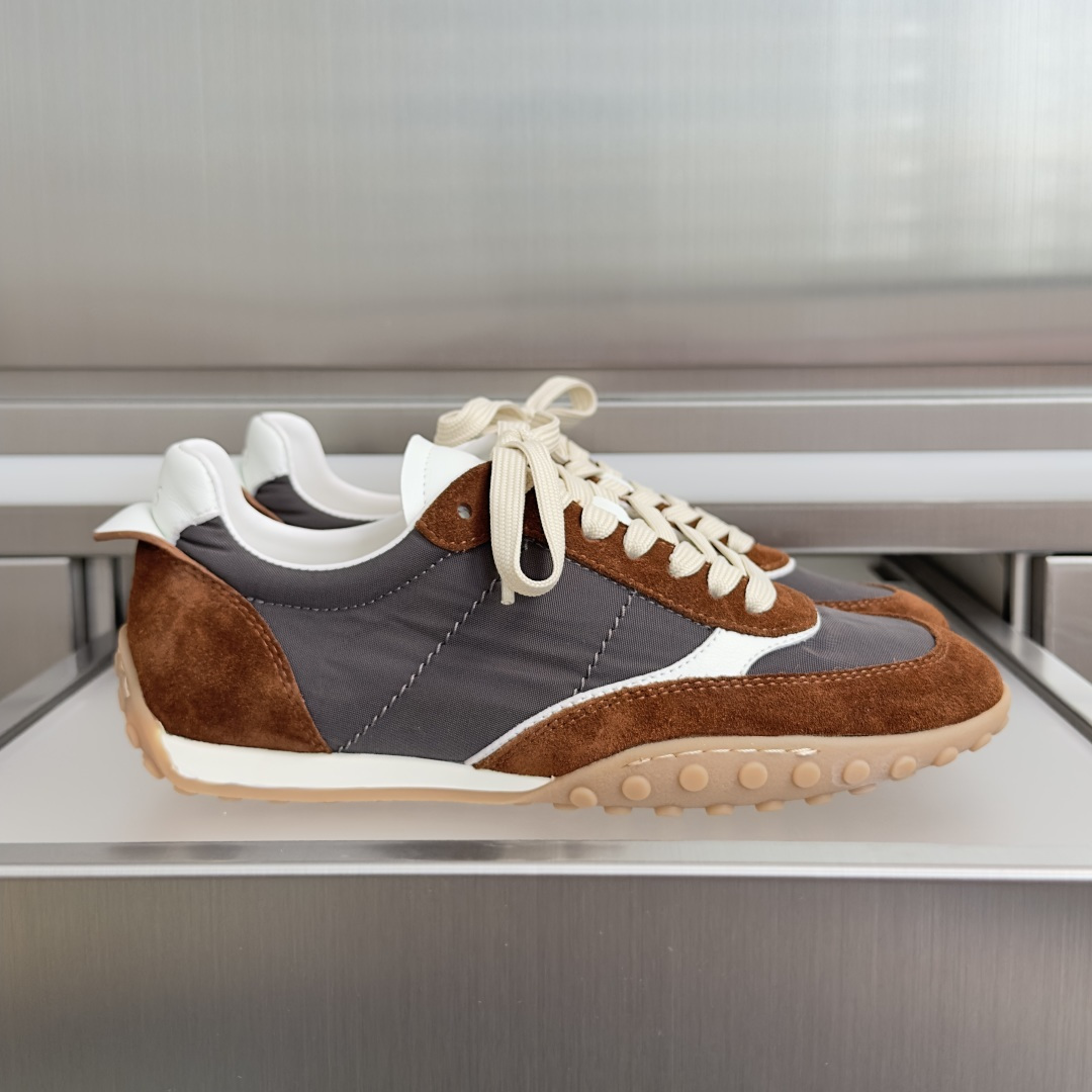 TOD'S托德斯 最新款 情侣款 厚底 德训鞋 拼接 休闲 运动鞋 本款运动休闲鞋采用纳帕皮革和绒面皮革制成,鞋面线条柔 TOD'S托德斯 最新款 情侣款 厚底 德训鞋 拼接 休闲 运动鞋 本款运动休闲鞋采用纳帕皮革和绒面皮革制成,鞋面线条柔