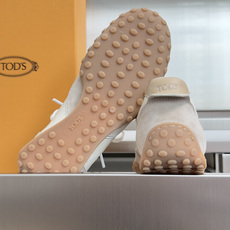 TOD'S托德斯 最新款 情侣款 厚底 德训鞋 拼接 休闲 运动鞋 本款运动休闲鞋采用纳帕皮革和绒面皮革制成,鞋面线条柔 TOD'S托德斯 最新款 情侣款 厚底 德训鞋 拼接 休闲 运动鞋 本款运动休闲鞋采用纳帕皮革和绒面皮革制成,鞋面线条柔