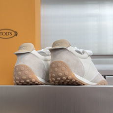 TOD'S托德斯 最新款 情侣款 厚底 德训鞋 拼接 休闲 运动鞋 本款运动休闲鞋采用纳帕皮革和绒面皮革制成,鞋面线条柔 TOD'S托德斯 最新款 情侣款 厚底 德训鞋 拼接 休闲 运动鞋 本款运动休闲鞋采用纳帕皮革和绒面皮革制成,鞋面线条柔