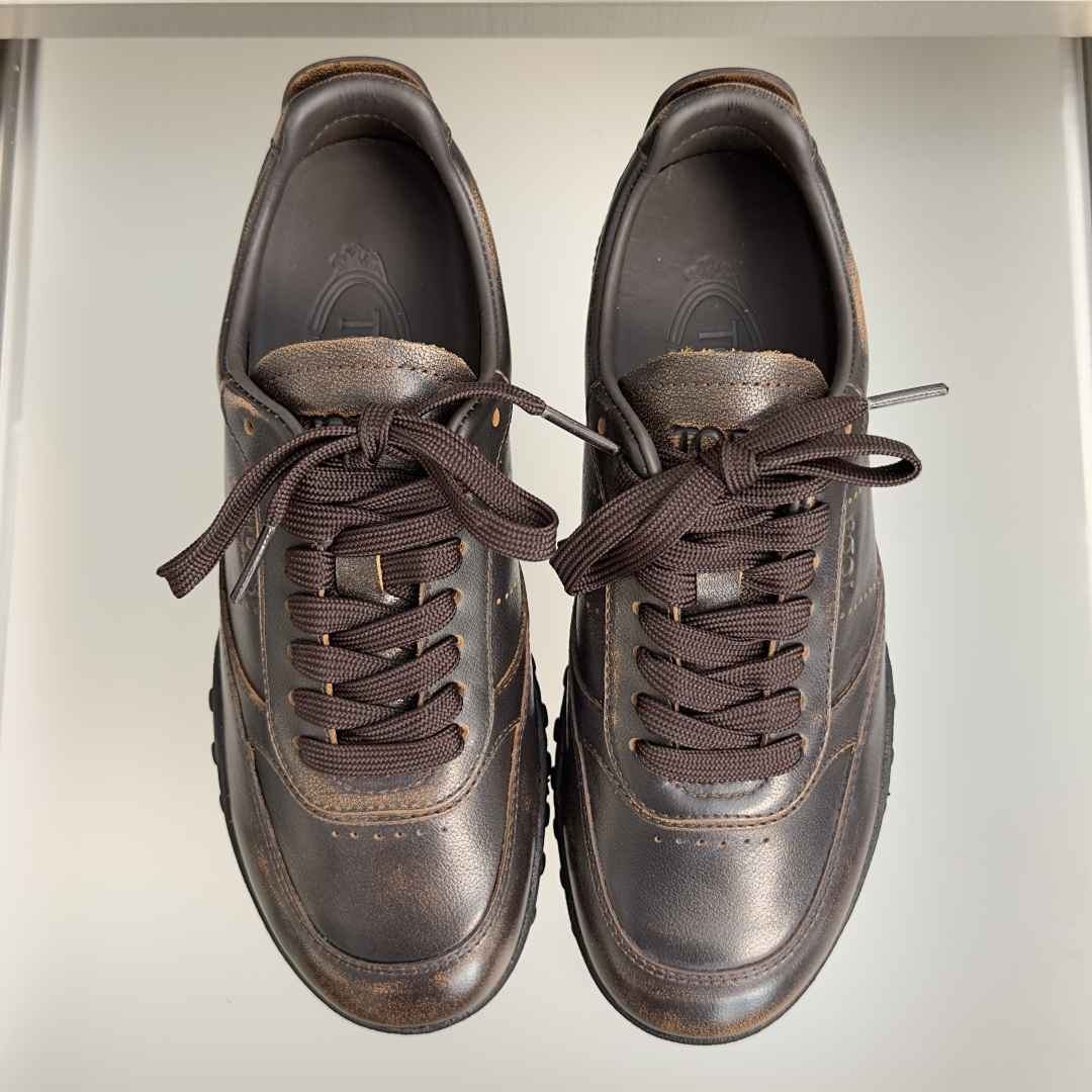 TOD'S托德斯 最新款 情侣款 厚底 德训鞋 拼接 休闲 运动鞋 本款运动休闲鞋采用纳帕皮革和绒面皮革制成,鞋面线条柔 TOD'S托德斯 最新款 情侣款 厚底 德训鞋 拼接 休闲 运动鞋 本款运动休闲鞋采用纳帕皮革和绒面皮革制成,鞋面线条柔