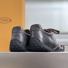 TOD'S托德斯 最新款 情侣款 厚底 德训鞋 拼接 休闲 运动鞋 本款运动休闲鞋采用纳帕皮革和绒面皮革制成,鞋面线条柔 TOD'S托德斯 最新款 情侣款 厚底 德训鞋 拼接 休闲 运动鞋 本款运动休闲鞋采用纳帕皮革和绒面皮革制成,鞋面线条柔