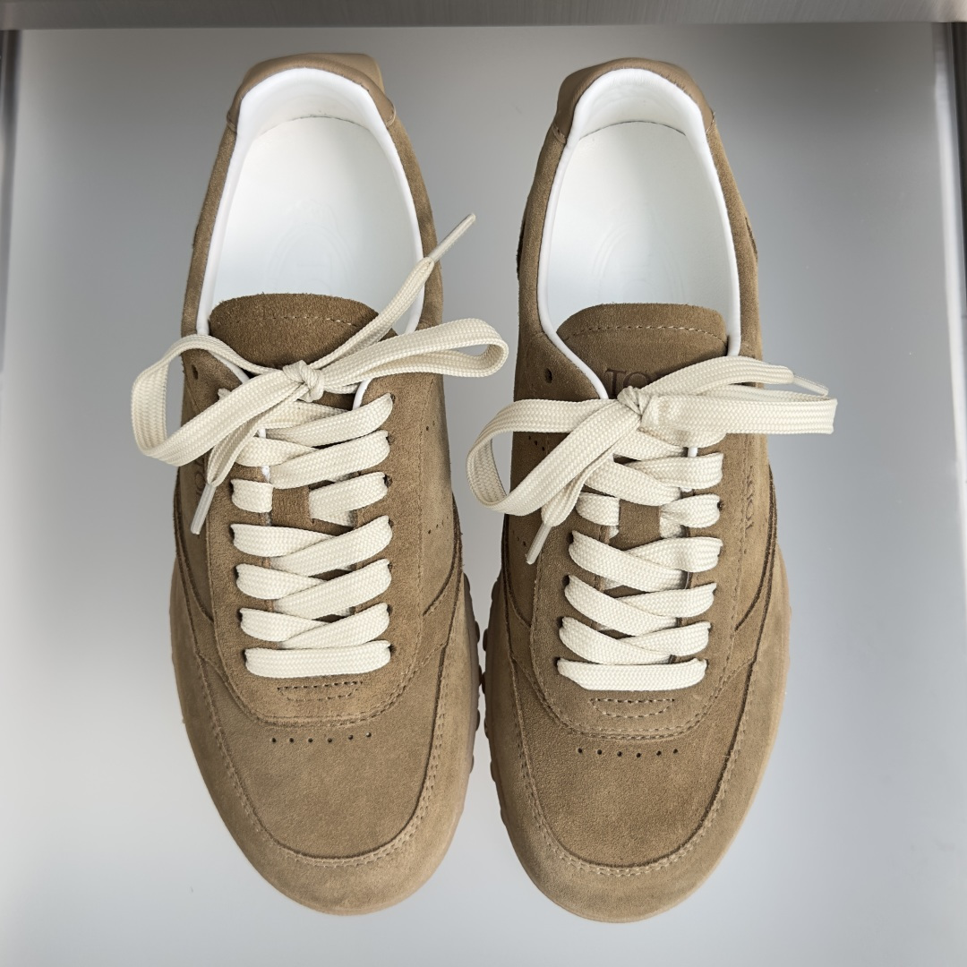 TOD'S托德斯 最新款 情侣款 厚底 德训鞋 拼接 休闲 运动鞋 本款运动休闲鞋采用纳帕皮革和绒面皮革制成,鞋面线条柔 TOD'S托德斯 最新款 情侣款 厚底 德训鞋 拼接 休闲 运动鞋 本款运动休闲鞋采用纳帕皮革和绒面皮革制成,鞋面线条柔