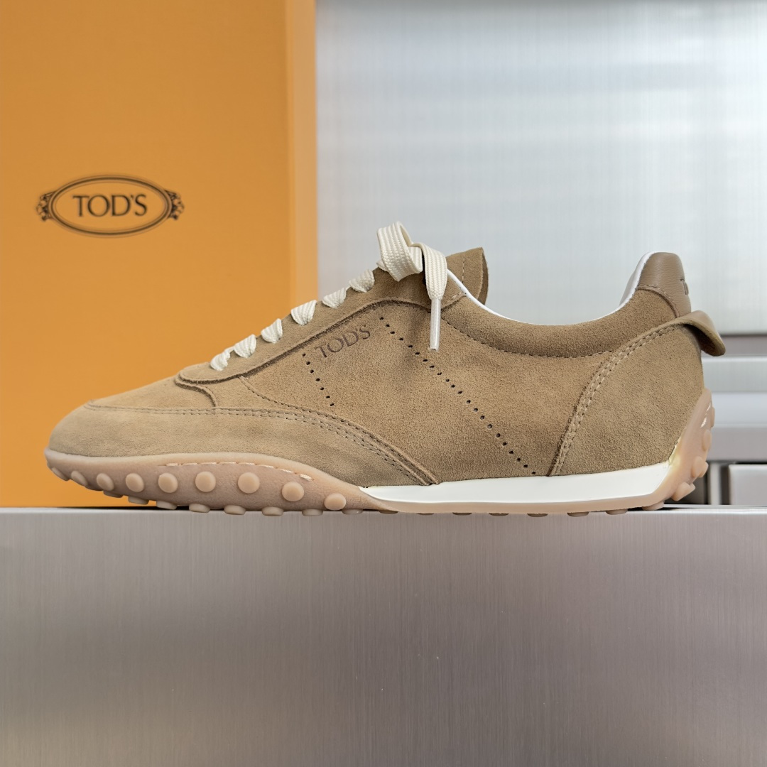 TOD'S托德斯 最新款 情侣款 厚底 德训鞋 拼接 休闲 运动鞋 本款运动休闲鞋采用纳帕皮革和绒面皮革制成,鞋面线条柔 TOD'S托德斯 最新款 情侣款 厚底 德训鞋 拼接 休闲 运动鞋 本款运动休闲鞋采用纳帕皮革和绒面皮革制成,鞋面线条柔