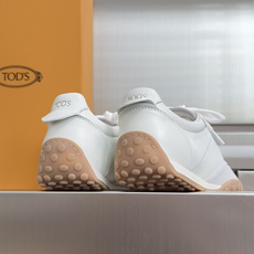 TOD'S托德斯 最新款 情侣款 厚底 德训鞋 拼接 休闲 运动鞋 本款运动休闲鞋采用纳帕皮革和绒面皮革制成,鞋面线条柔 TOD'S托德斯 最新款 情侣款 厚底 德训鞋 拼接 休闲 运动鞋 本款运动休闲鞋采用纳帕皮革和绒面皮革制成,鞋面线条柔