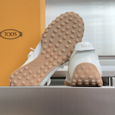 TOD'S托德斯 最新款 情侣款 厚底 德训鞋 拼接 休闲 运动鞋 本款运动休闲鞋采用纳帕皮革和绒面皮革制成,鞋面线条柔 TOD'S托德斯 最新款 情侣款 厚底 德训鞋 拼接 休闲 运动鞋 本款运动休闲鞋采用纳帕皮革和绒面皮革制成,鞋面线条柔