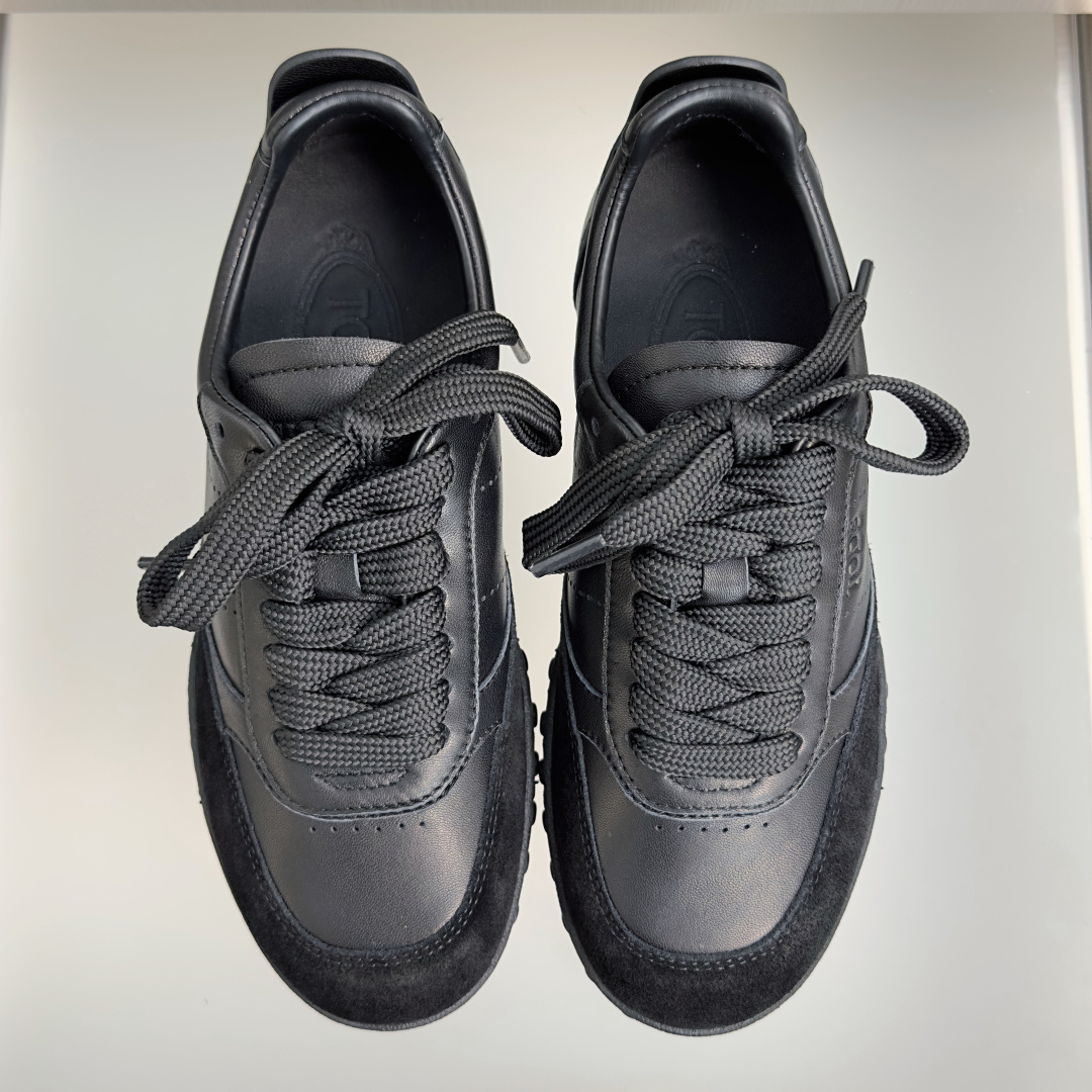TOD'S托德斯 最新款 情侣款 厚底 德训鞋 拼接 休闲 运动鞋 本款运动休闲鞋采用纳帕皮革和绒面皮革制成,鞋面线条柔 TOD'S托德斯 最新款 情侣款 厚底 德训鞋 拼接 休闲 运动鞋 本款运动休闲鞋采用纳帕皮革和绒面皮革制成,鞋面线条柔