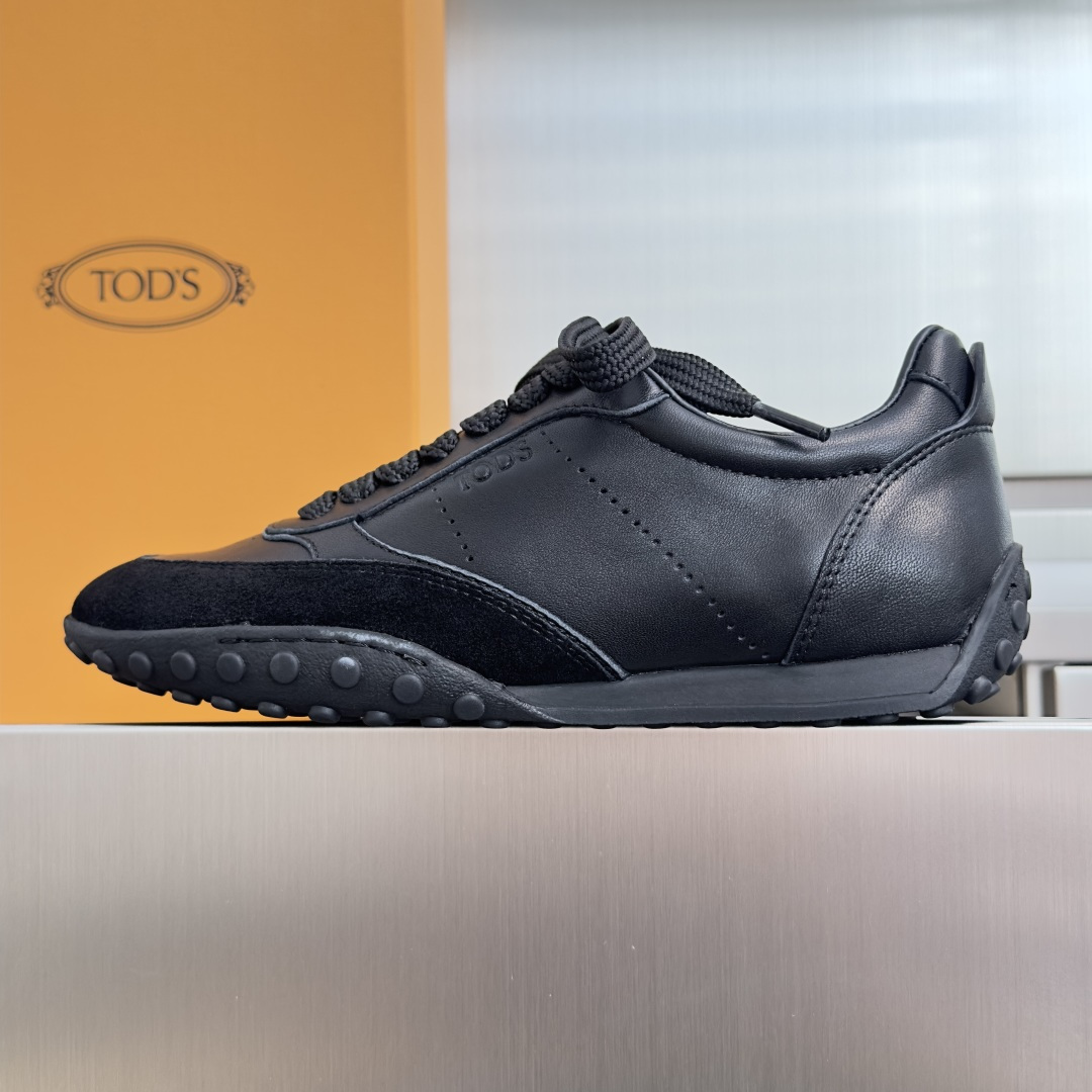 TOD'S托德斯 最新款 情侣款 厚底 德训鞋 拼接 休闲 运动鞋 本款运动休闲鞋采用纳帕皮革和绒面皮革制成,鞋面线条柔 TOD'S托德斯 最新款 情侣款 厚底 德训鞋 拼接 休闲 运动鞋 本款运动休闲鞋采用纳帕皮革和绒面皮革制成,鞋面线条柔