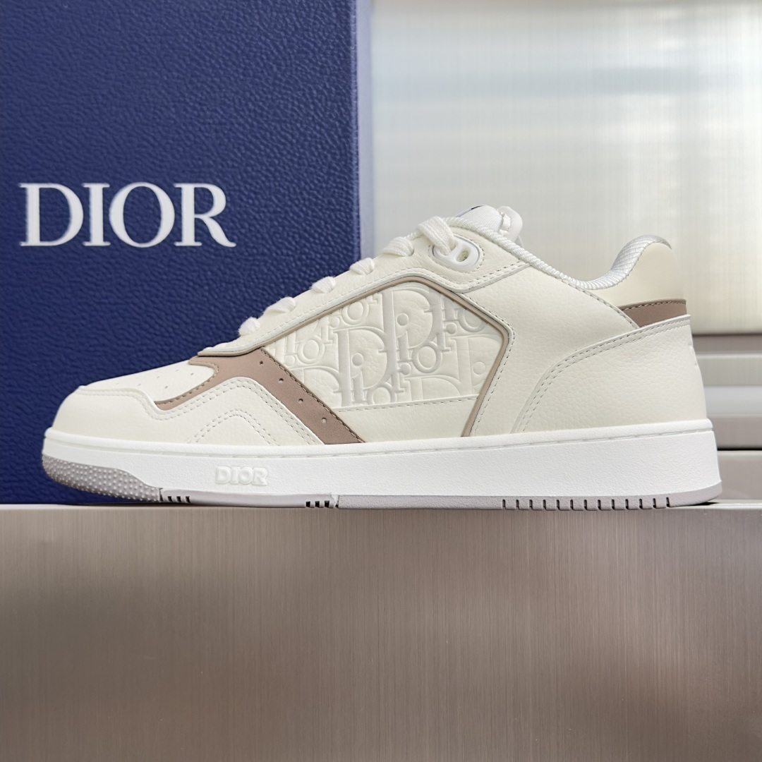 顶级版本:低帮 Dior迪奥B27系列 情侣款 老花 打印 休闲 运动鞋 板鞋 这款 B27 Uptown 低帮运动鞋是 顶级版本:低帮 Dior迪奥B27系列 情侣款 老花 打印 休闲 运动鞋 板鞋 这款 B27 Uptown 低帮运动鞋是
