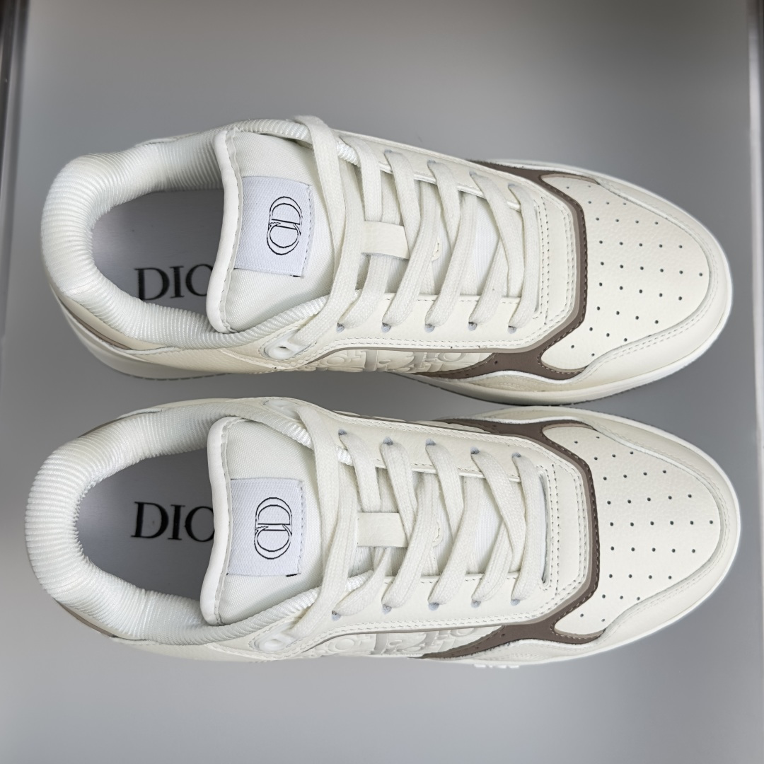顶级版本:低帮 Dior迪奥B27系列 情侣款 老花 打印 休闲 运动鞋 板鞋 这款 B27 Uptown 低帮运动鞋是 顶级版本:低帮 Dior迪奥B27系列 情侣款 老花 打印 休闲 运动鞋 板鞋 这款 B27 Uptown 低帮运动鞋是